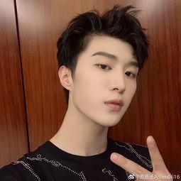 范丞丞帅照片,魅力四溢，演绎青春风采